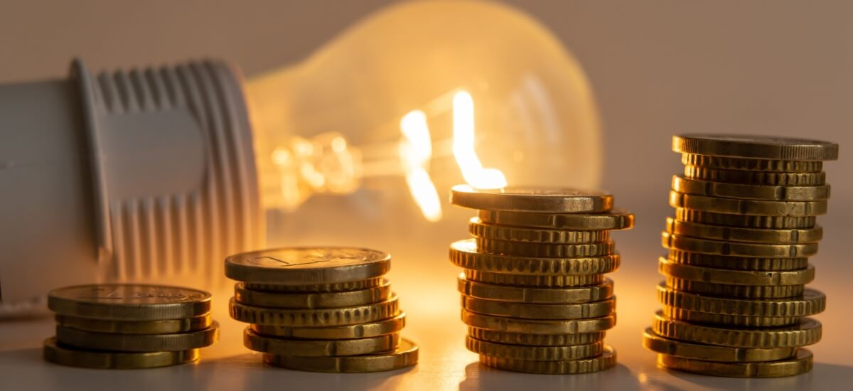 lightbulb-in-the-background-of-stacked-coins