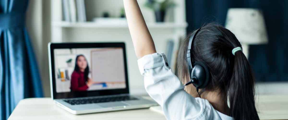 child-learning-using-laptop
