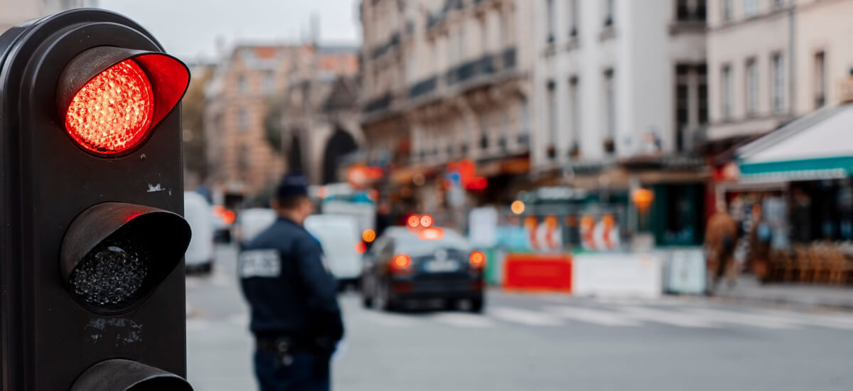traffic-light-in-paris