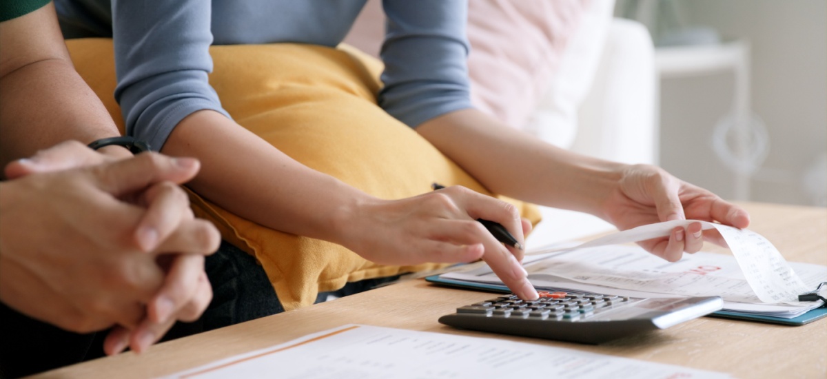 couple-calculating-living-costs