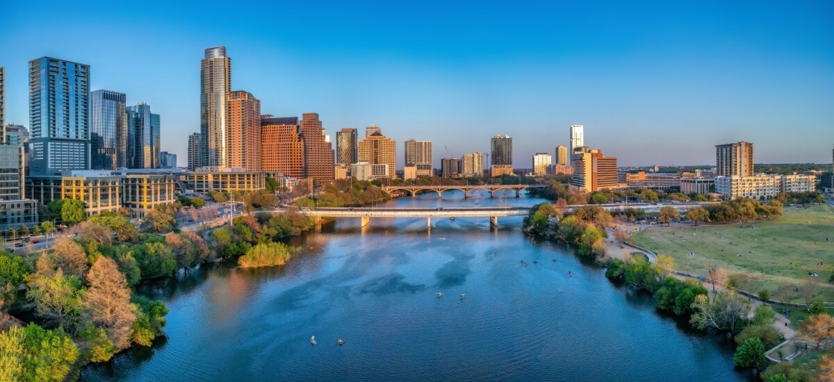 panorama-of-colorado-river-in-austin-texas